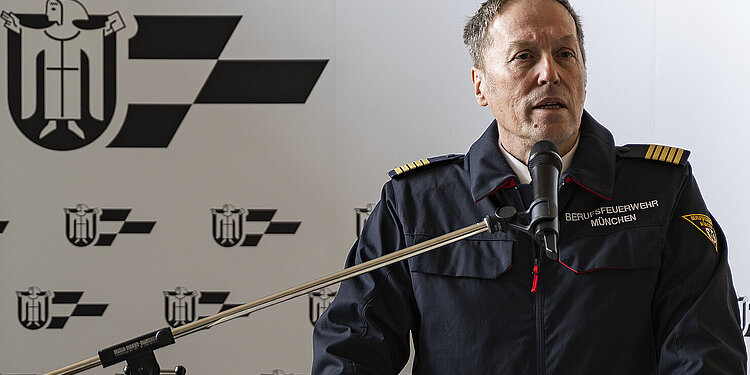 Oberbranddirektor Wolfgang Schäuble bei der Jahrespressekonferenz